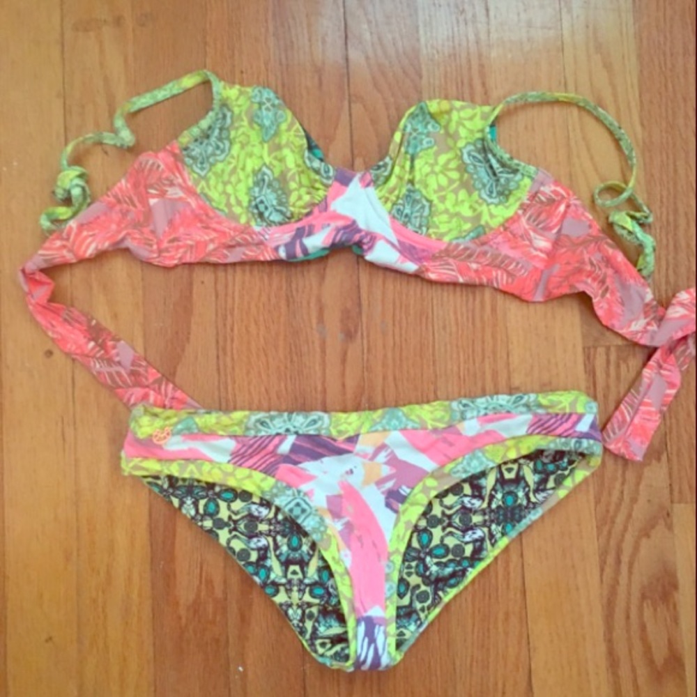 Maaji reversible swim set!